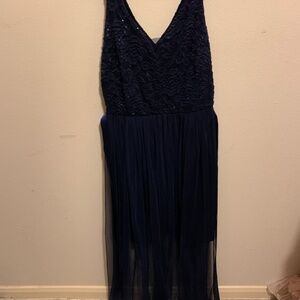 Blue dress with v neck and lacy details